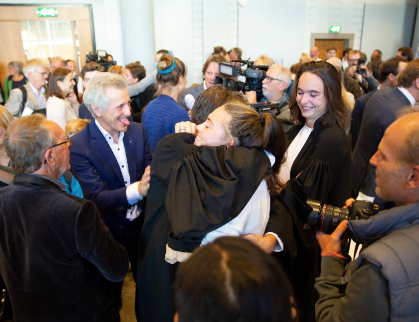 L’association Urgenda et ses avocats se réjouissent de leur victoire en justice le 24 juin 2015 © Urgenda / Chantal Bekker